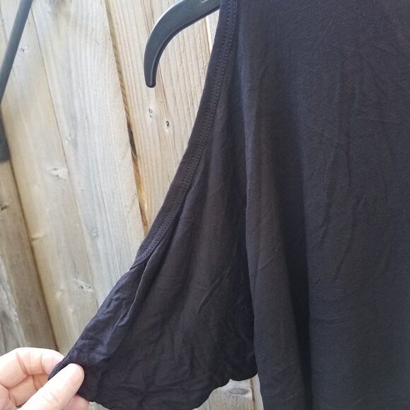 Small Black Cold Shoulder Tee Shirt by Acemi Women's Scooped Bottom NWOT - Picture 5 of 8